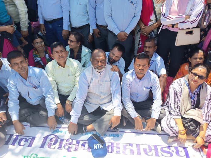शिक्षक